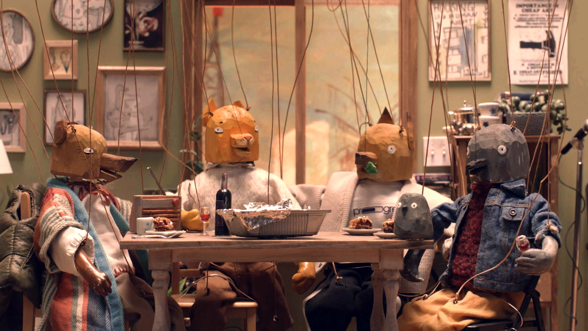 Still from The Last Fifteen Minutes. The neighbors have dinner.